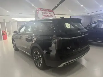 2024 Hongqi HS7 с пробегом 14 000 км