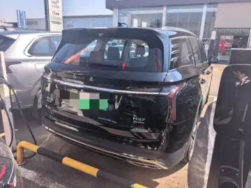 2025 Hongqi HS7 с пробегом 5 000 км
