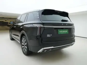 2025 Hongqi HS7 с пробегом 20 000 км