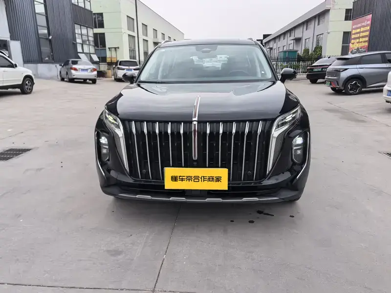2025 Hongqi HS7 с пробегом 22 000 км