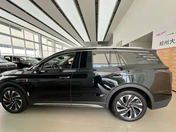 2024 Hongqi HS7 с пробегом 22 000 км