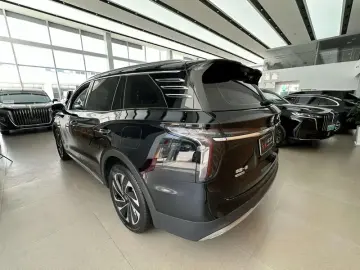 2024 Hongqi HS7 с пробегом 22 000 км