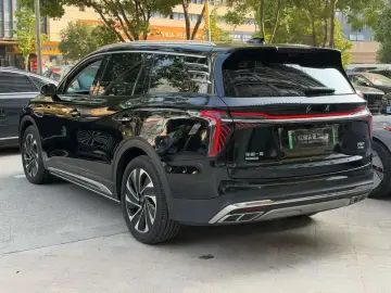 2024 Hongqi HS7 с пробегом 22 000 км
