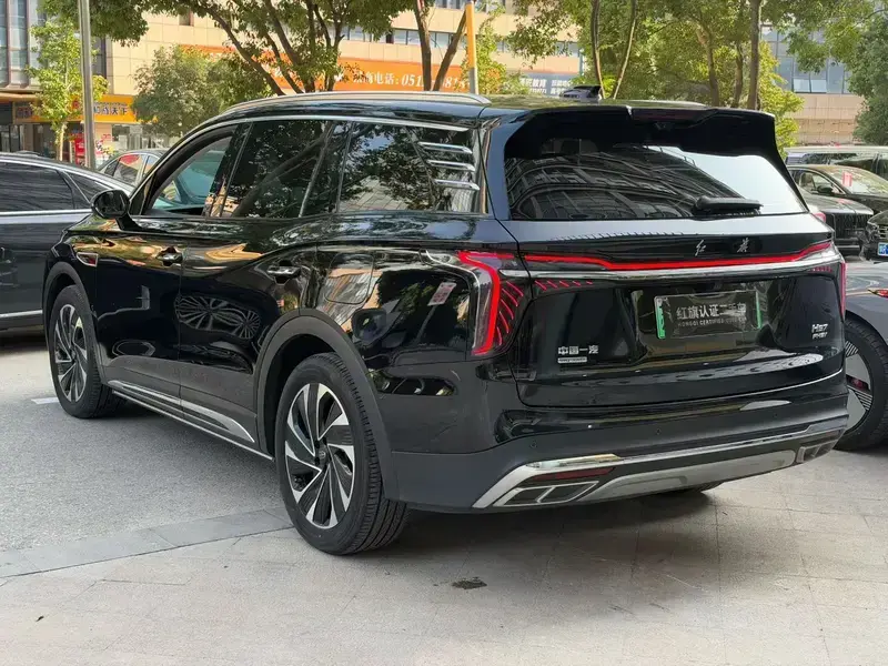 2024 Hongqi HS7 с пробегом 22 000 км