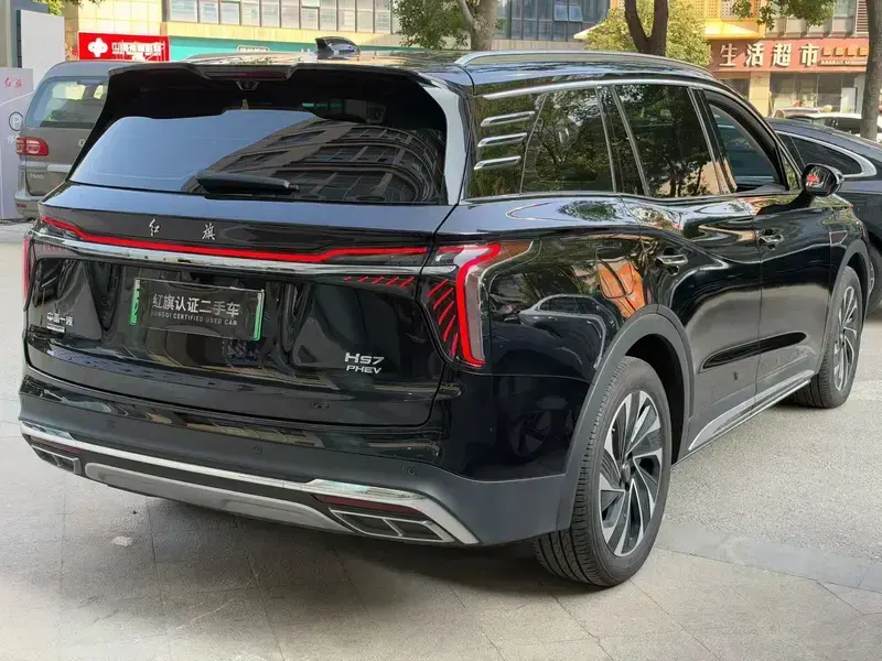 2024 Hongqi HS7 с пробегом 22 000 км
