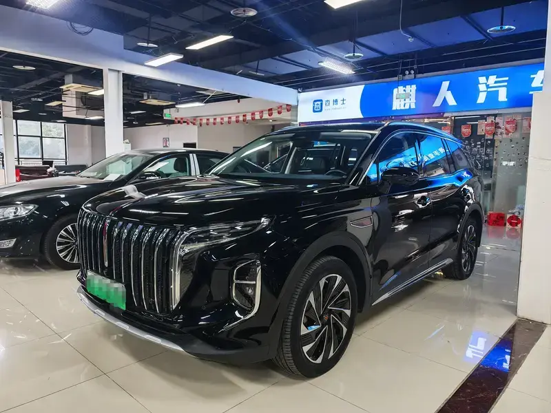2024 Hongqi HS7 с пробегом 17 000 км