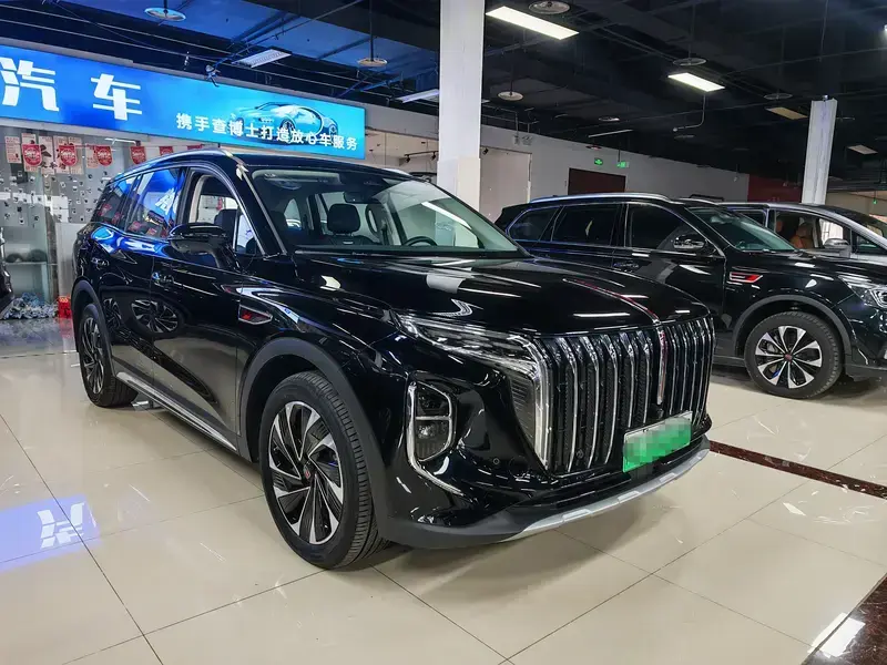 2024 Hongqi HS7 с пробегом 17 000 км