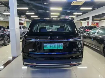 2024 Hongqi HS7 с пробегом 17 000 км