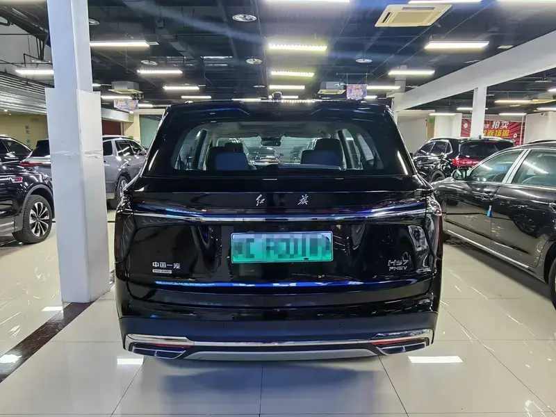 2024 Hongqi HS7 с пробегом 17 000 км