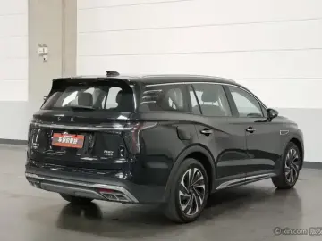 2024 Hongqi HS7 с пробегом 27 000 км