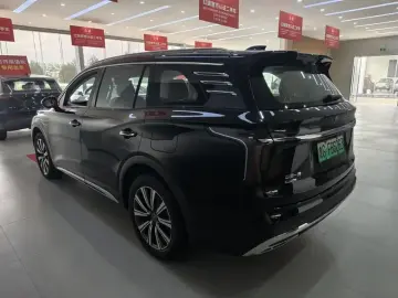 2025 Hongqi HS7 с пробегом 1 700 км