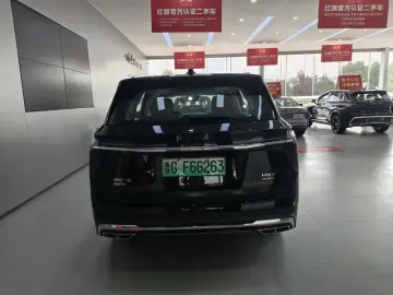 2025 Hongqi HS7 с пробегом 1 700 км
