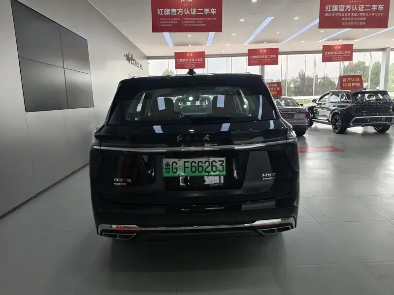 2025 Hongqi HS7 с пробегом 1 700 км