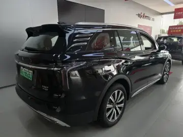 2025 Hongqi HS7 с пробегом 1 700 км