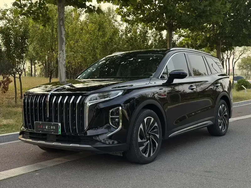 2025 Hongqi HS7 с пробегом 22 000 км