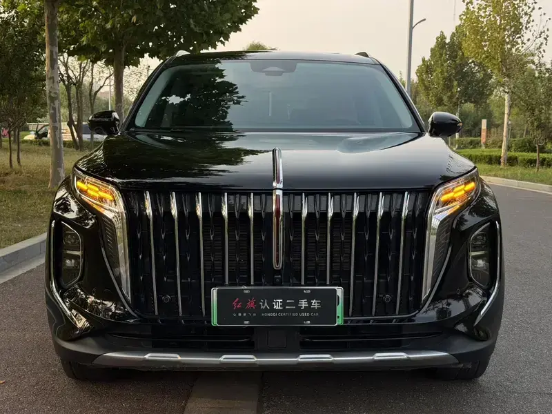 2025 Hongqi HS7 с пробегом 22 000 км