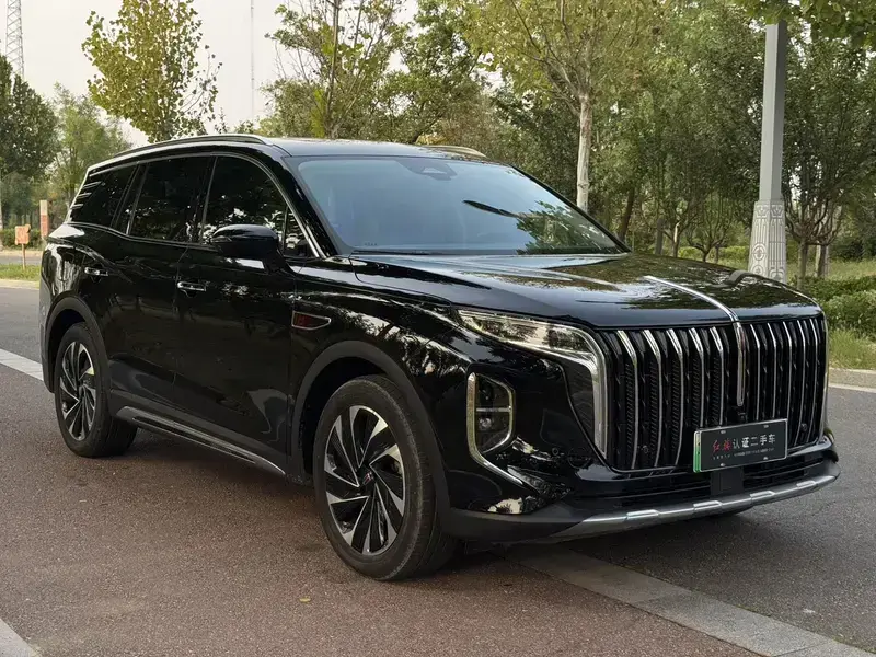 2025 Hongqi HS7 с пробегом 22 000 км