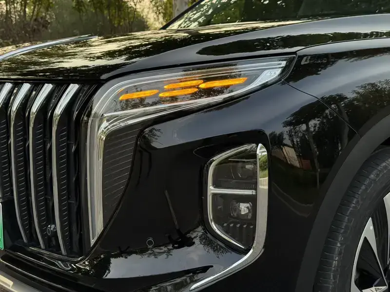2025 Hongqi HS7 с пробегом 22 000 км