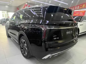 2024 Hongqi HS7 с пробегом 11 000 км