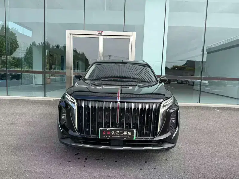2025 Hongqi HS7 с пробегом 9 000 км