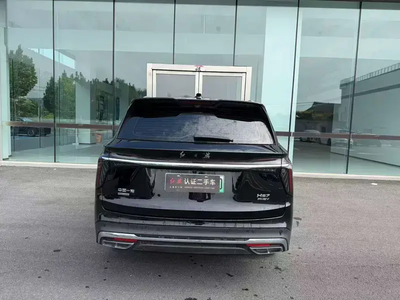 2025 Hongqi HS7 с пробегом 9 000 км