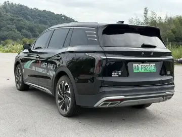 2024 Hongqi HS7 с пробегом 28 000 км