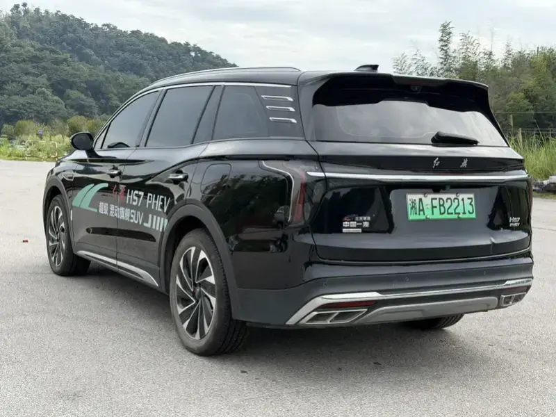 2024 Hongqi HS7 с пробегом 28 000 км