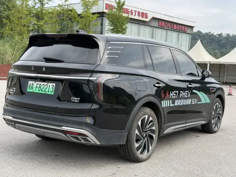 2024 Hongqi HS7 с пробегом 28 000 км