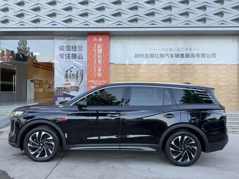 2024 Hongqi HS7 с пробегом 16 000 км