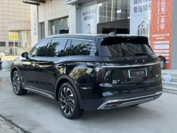 2024 Hongqi HS7 с пробегом 16 000 км