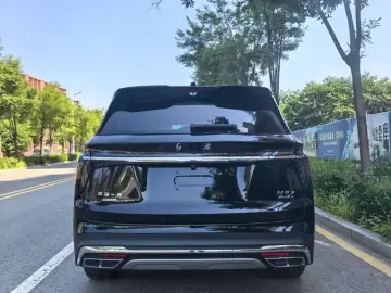 2024 Hongqi HS7 с пробегом 18 000 км