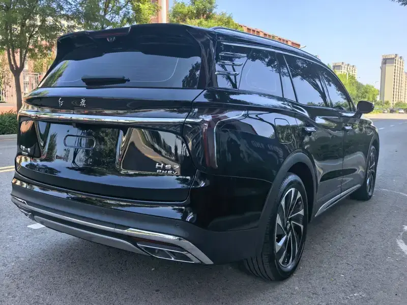 2024 Hongqi HS7 с пробегом 18 000 км