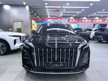 2025 Hongqi HS3 с пробегом 16 000 км