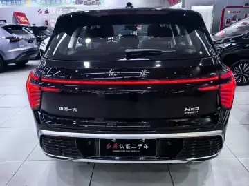 2025 Hongqi HS3 с пробегом 16 000 км