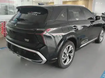 2024 Hongqi HS3 с пробегом 14 000 км