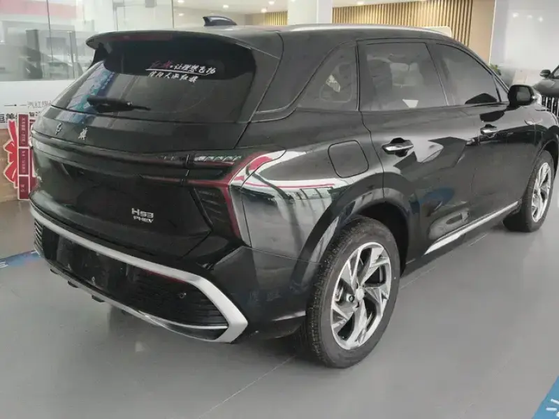 2024 Hongqi HS3 с пробегом 14 000 км