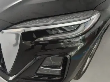 2024 Hongqi HS3 с пробегом 14 000 км