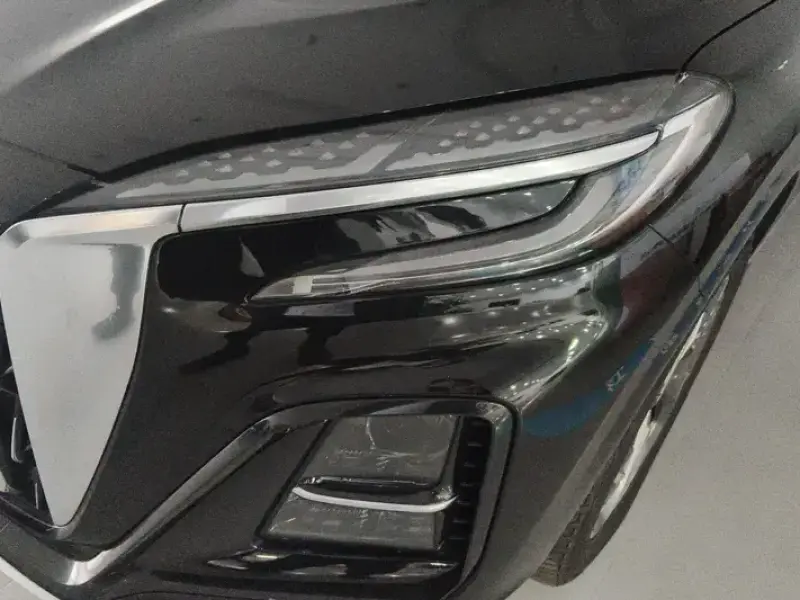 2024 Hongqi HS3 с пробегом 14 000 км
