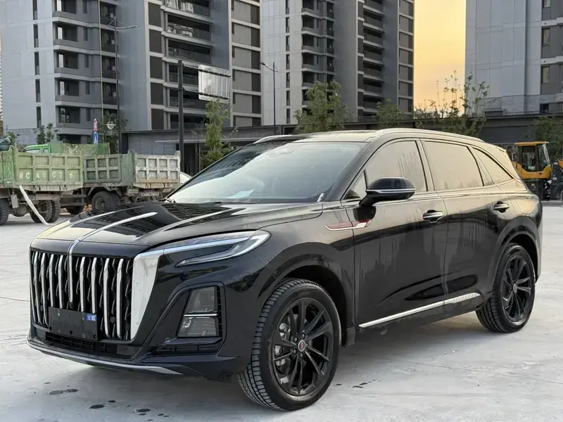 2025 Hongqi HS3 с пробегом 9 000 км