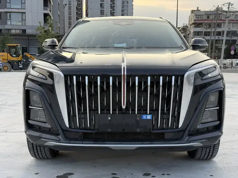2025 Hongqi HS3 с пробегом 9 000 км