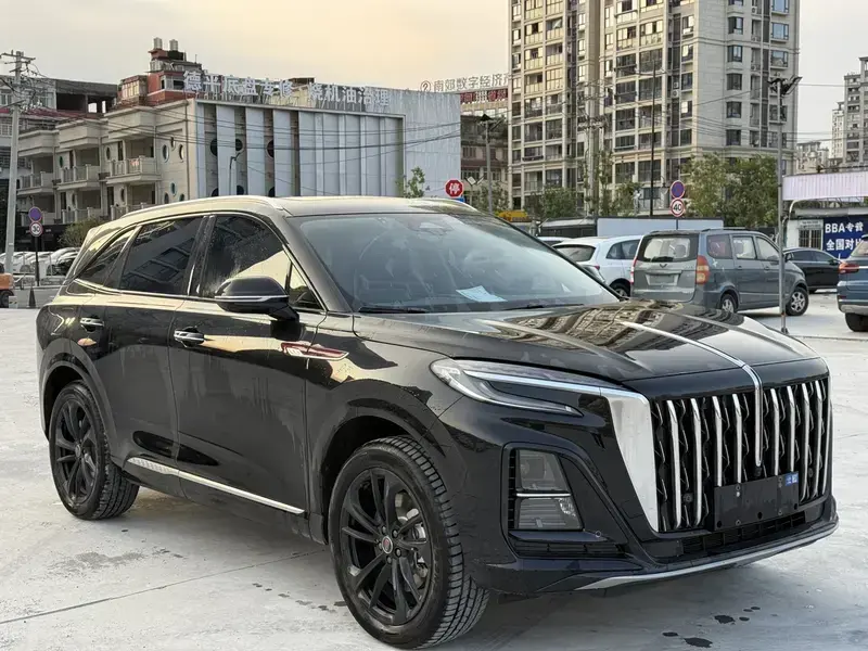 2025 Hongqi HS3 с пробегом 9 000 км