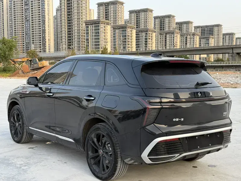 2025 Hongqi HS3 с пробегом 9 000 км