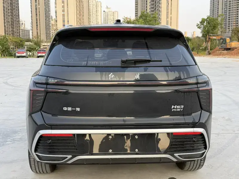 2025 Hongqi HS3 с пробегом 9 000 км