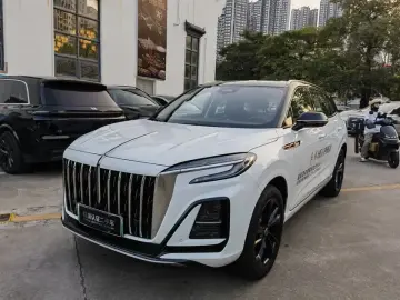 2025 Hongqi HS3 с пробегом 9 800 км