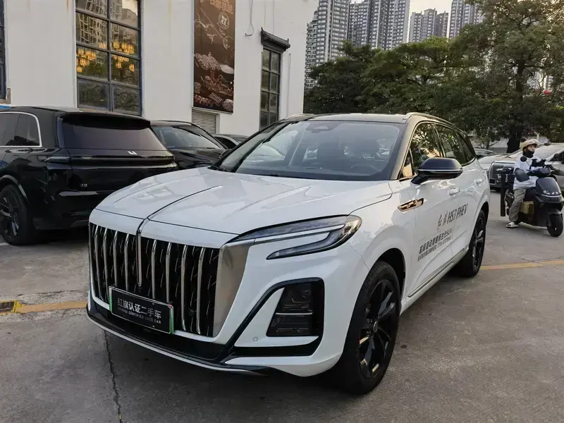 2025 Hongqi HS3 с пробегом 9 800 км
