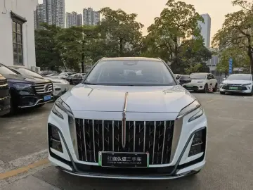 2025 Hongqi HS3 с пробегом 9 800 км