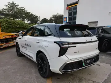 2025 Hongqi HS3 с пробегом 9 800 км