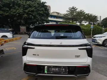 2025 Hongqi HS3 с пробегом 9 800 км