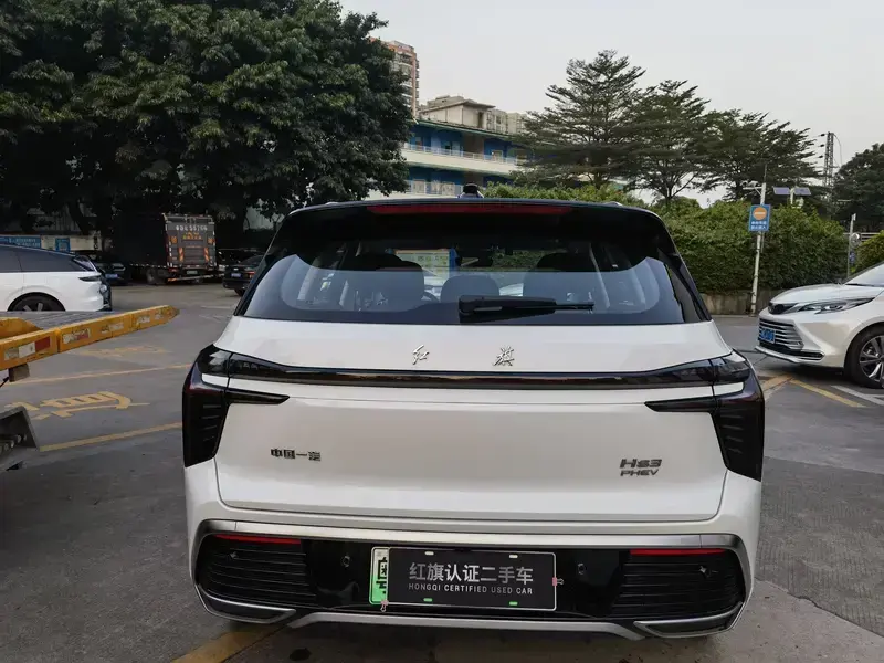 2025 Hongqi HS3 с пробегом 9 800 км