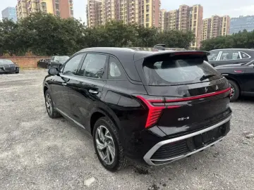 2024 Hongqi HS3 с пробегом 13 000 км